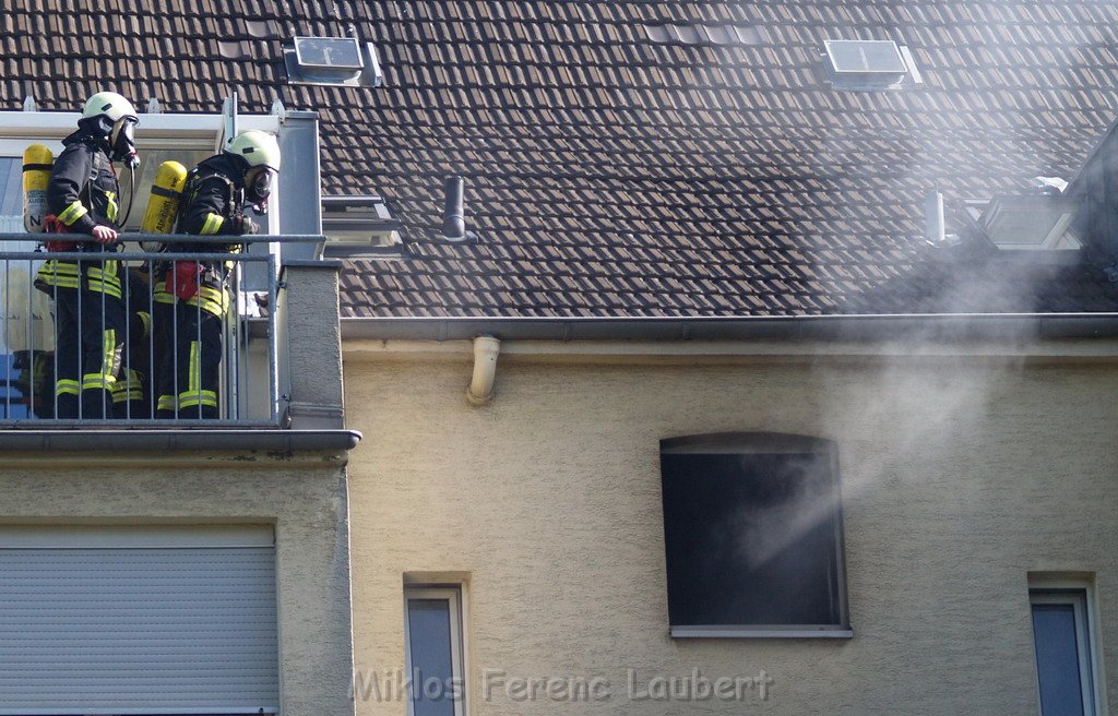 Brand Wohnung mit Menschenrettung Koeln Vingst Ostheimerstr  P064.JPG